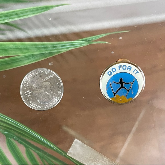 Vintage 1980 Crescent Moon Ski enamel pin badge retro Go For It 80s novelty - Picture 8 of 9